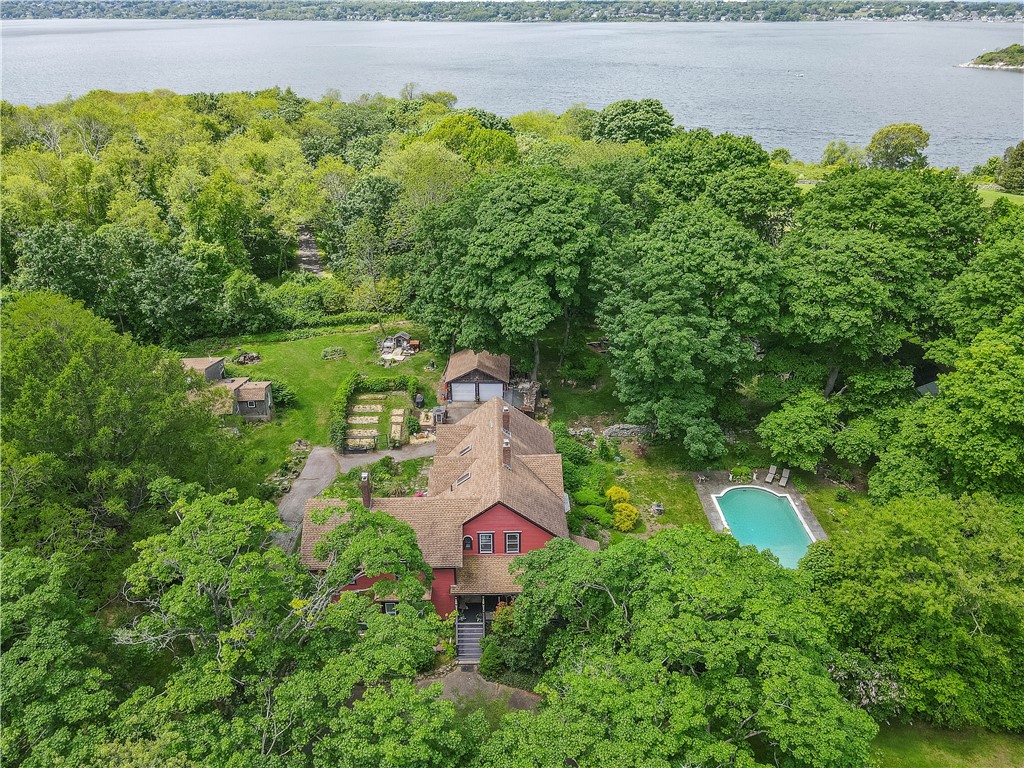 219 Nanaquaket Road