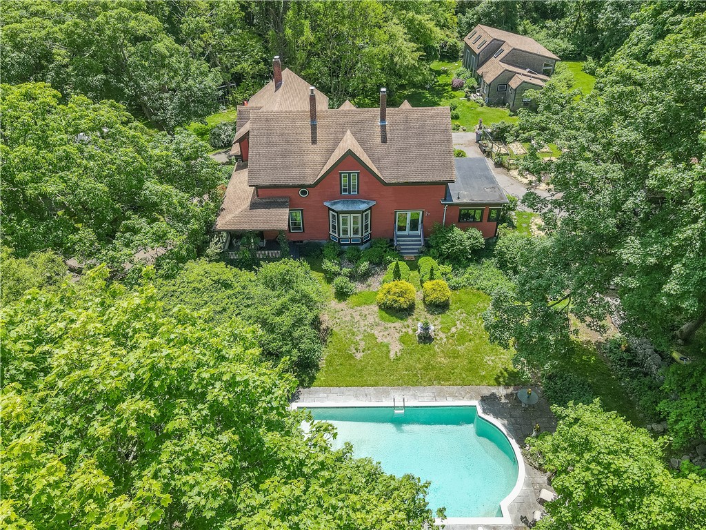 219 Nanaquaket Road