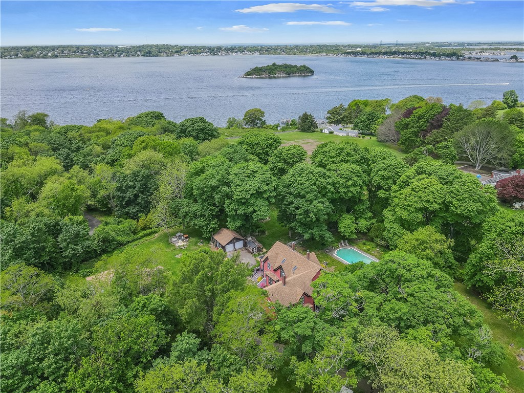 219 Nanaquaket Road
