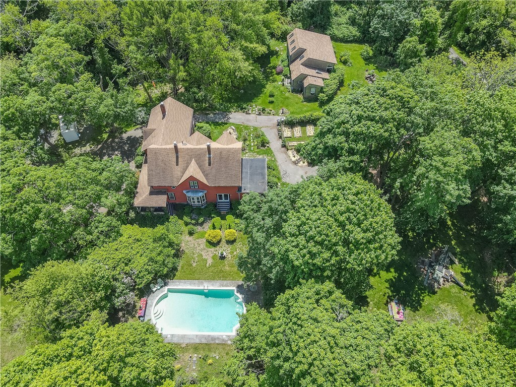 219 Nanaquaket Road