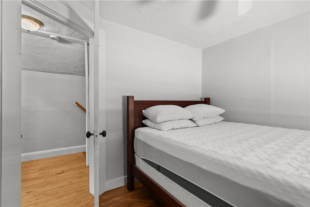 Newport, Rhode Island 02840, United States, 3 Bedrooms Bedrooms, ,2 BathroomsBathrooms,Residential,Active,206745