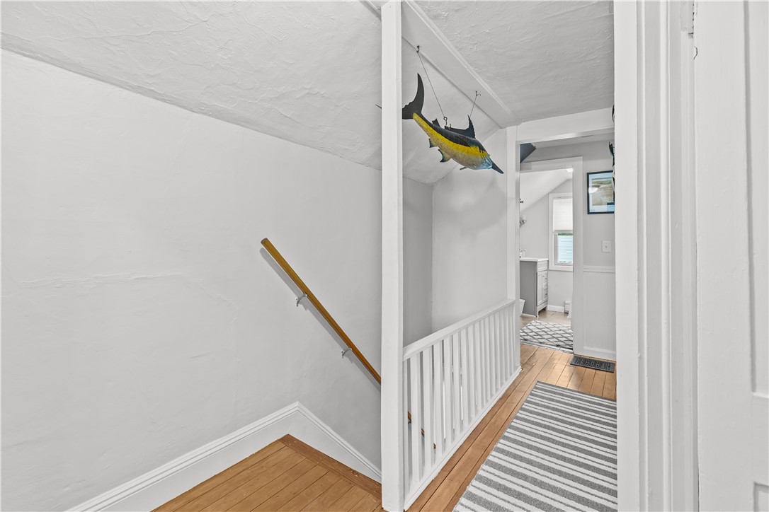 Newport, Rhode Island 02840, United States, 3 Bedrooms Bedrooms, ,2 BathroomsBathrooms,Residential,Active,206745