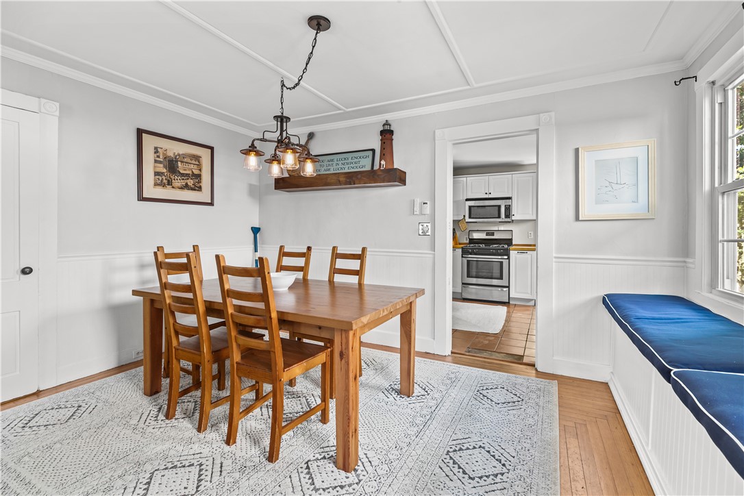 Newport, Rhode Island 02840, United States, 3 Bedrooms Bedrooms, ,2 BathroomsBathrooms,Residential,Active,206745