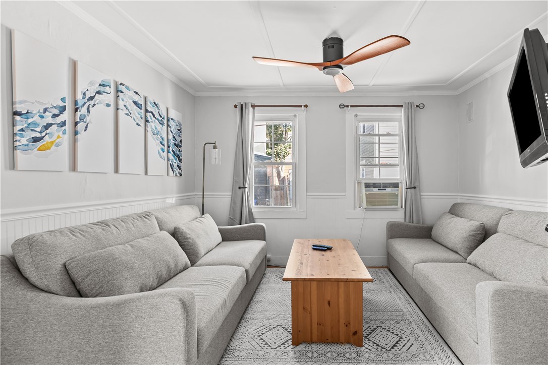 Newport, Rhode Island 02840, United States, 3 Bedrooms Bedrooms, ,2 BathroomsBathrooms,Residential,Active,206745