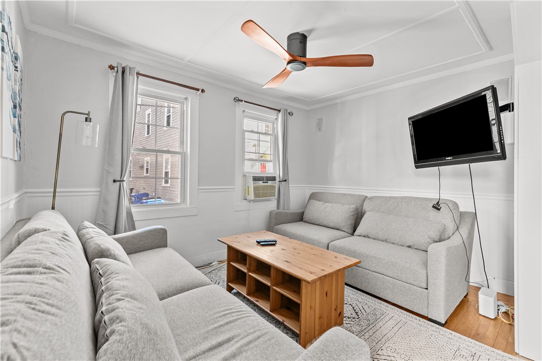 Newport, Rhode Island 02840, United States, 3 Bedrooms Bedrooms, ,2 BathroomsBathrooms,Residential,Active,206745