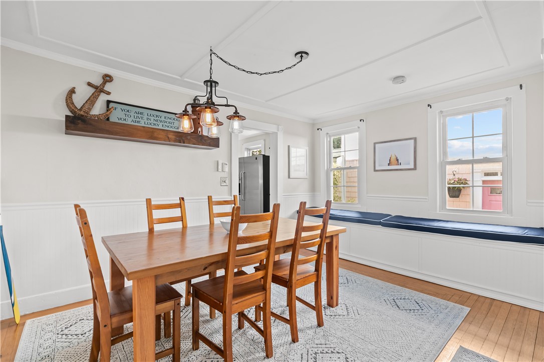 Newport, Rhode Island 02840, United States, 3 Bedrooms Bedrooms, ,2 BathroomsBathrooms,Residential,Active,206745