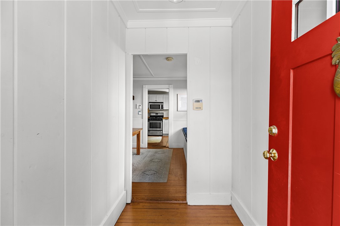 Newport, Rhode Island 02840, United States, 3 Bedrooms Bedrooms, ,2 BathroomsBathrooms,Residential,Active,206745