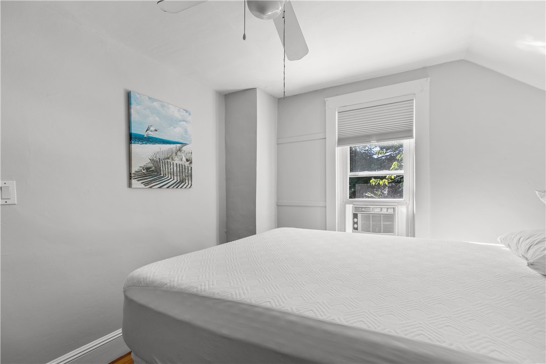 Newport, Rhode Island 02840, United States, 3 Bedrooms Bedrooms, ,2 BathroomsBathrooms,Residential,Active,206745