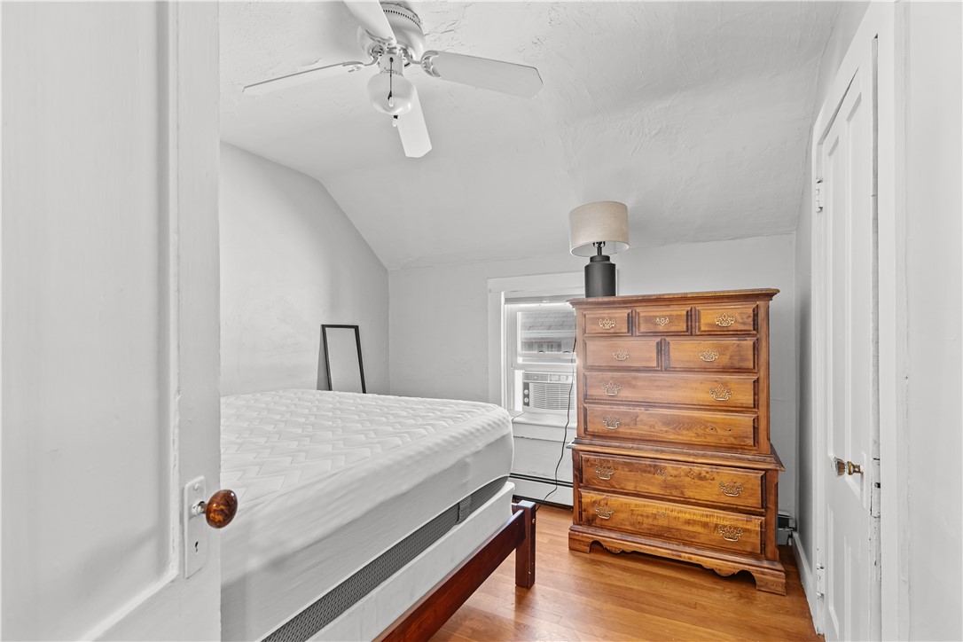 Newport, Rhode Island 02840, United States, 3 Bedrooms Bedrooms, ,2 BathroomsBathrooms,Residential,Active,206745