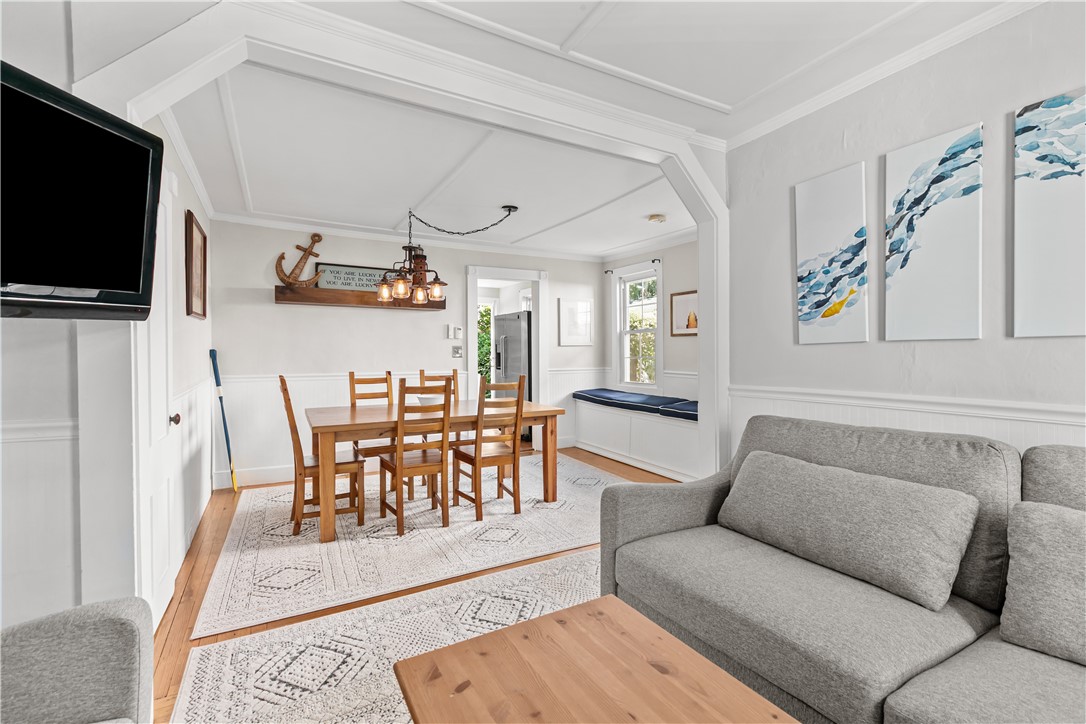 Newport, Rhode Island 02840, United States, 3 Bedrooms Bedrooms, ,2 BathroomsBathrooms,Residential,Active,206745