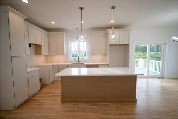 ADDRESS PRIVATE, PORTSMOUTH, RI  - Image 970d12e7d1960cff0e42ff9fcf131a1c/2189592181