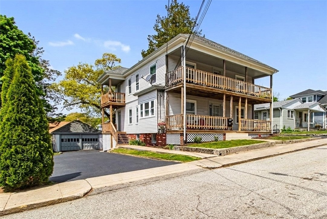 6 Middle Street