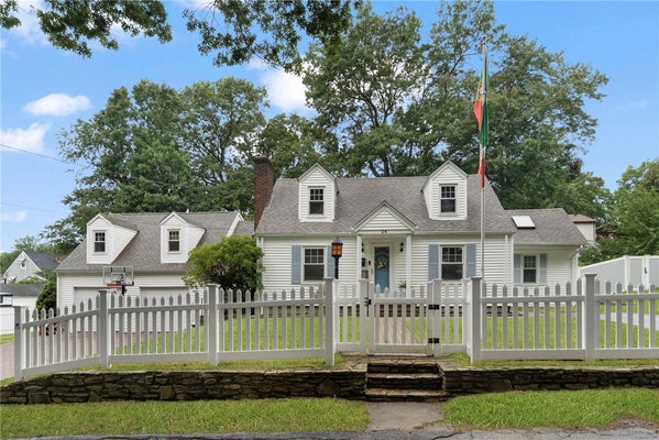 24 KENMORE ST, WEST WARWICK, RI 02893 - Image 985068a04a77c6204ec27a74b4e2ca01/431845194