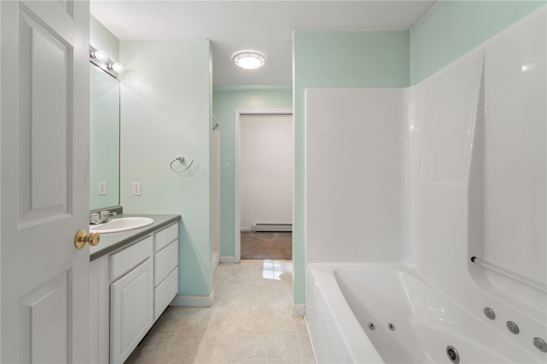 South Kingstown, Rhode Island 02892, United States, 3 Bedrooms Bedrooms, ,3 BathroomsBathrooms,Residential,Active,140858