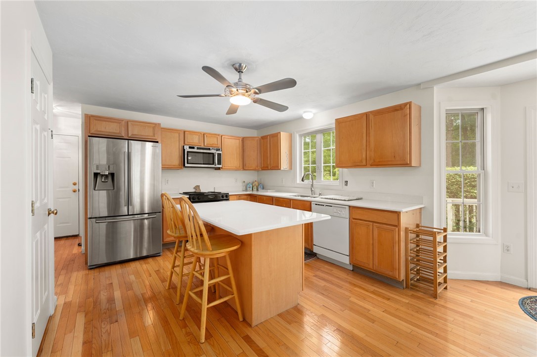 South Kingstown, Rhode Island 02892, United States, 3 Bedrooms Bedrooms, ,3 BathroomsBathrooms,Residential,Active,140858