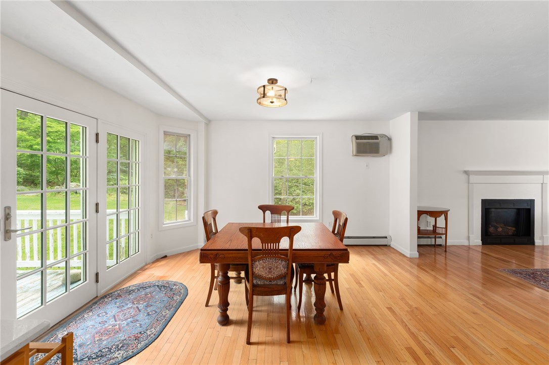 South Kingstown, Rhode Island 02892, United States, 3 Bedrooms Bedrooms, ,3 BathroomsBathrooms,Residential,Active,140858