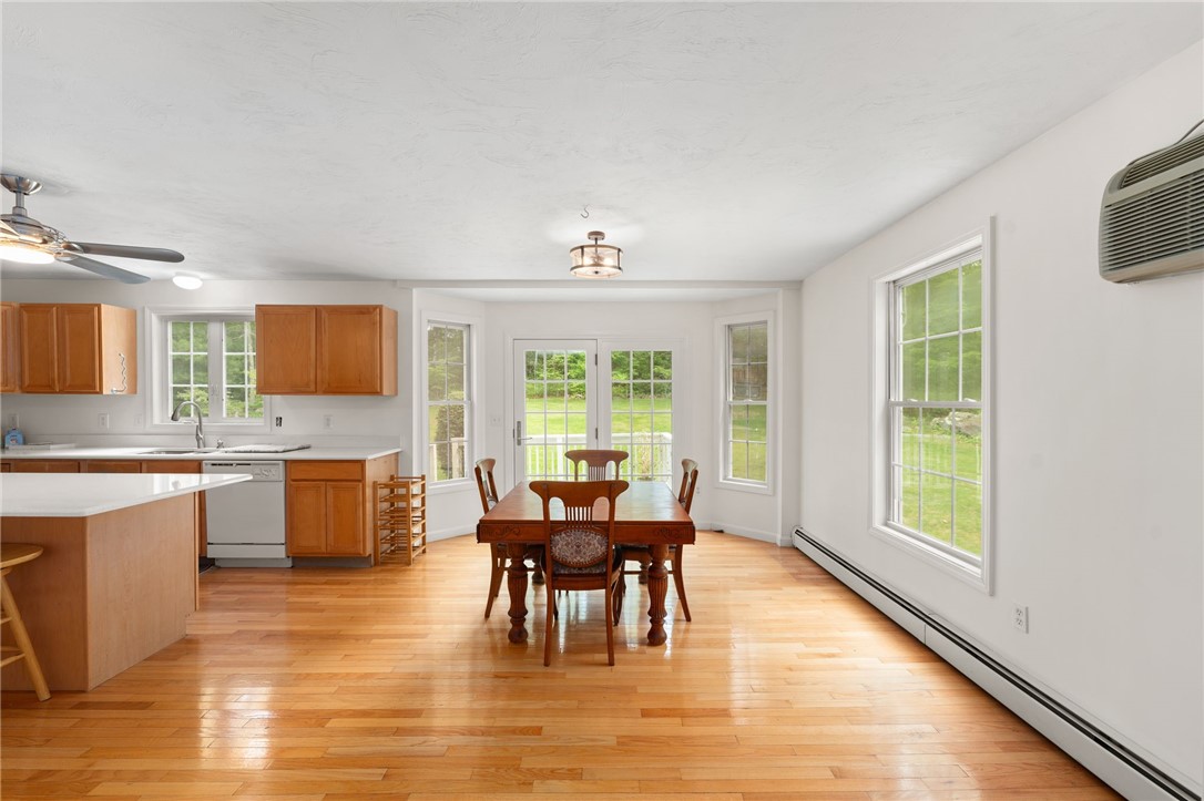 South Kingstown, Rhode Island 02892, United States, 3 Bedrooms Bedrooms, ,3 BathroomsBathrooms,Residential,Active,140858