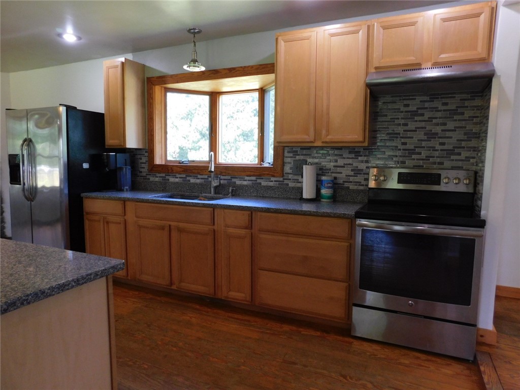 3895 KINGSTOWN Road
