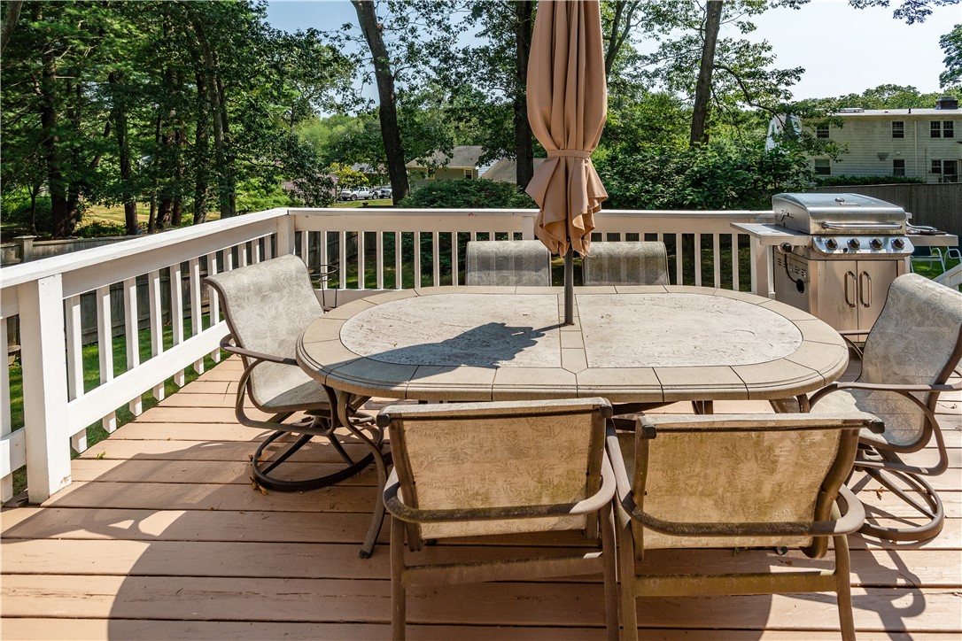 North Kingstown, Rhode Island 02852, United States, 3 Bedrooms Bedrooms, ,2 BathroomsBathrooms,Residential,Active,184870