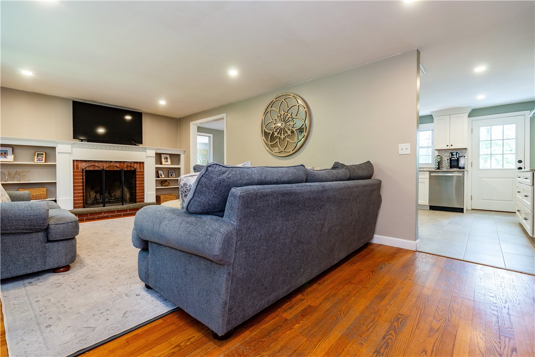 North Kingstown, Rhode Island 02852, United States, 3 Bedrooms Bedrooms, ,2 BathroomsBathrooms,Residential,Active,184870