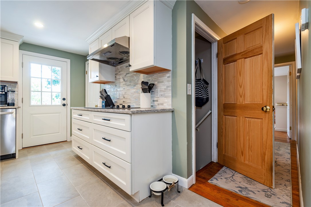 North Kingstown, Rhode Island 02852, United States, 3 Bedrooms Bedrooms, ,2 BathroomsBathrooms,Residential,Active,184870