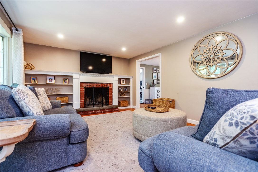 North Kingstown, Rhode Island 02852, United States, 3 Bedrooms Bedrooms, ,2 BathroomsBathrooms,Residential,Active,184870