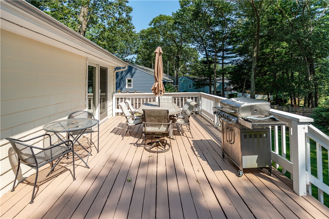 North Kingstown, Rhode Island 02852, United States, 3 Bedrooms Bedrooms, ,2 BathroomsBathrooms,Residential,Active,184870