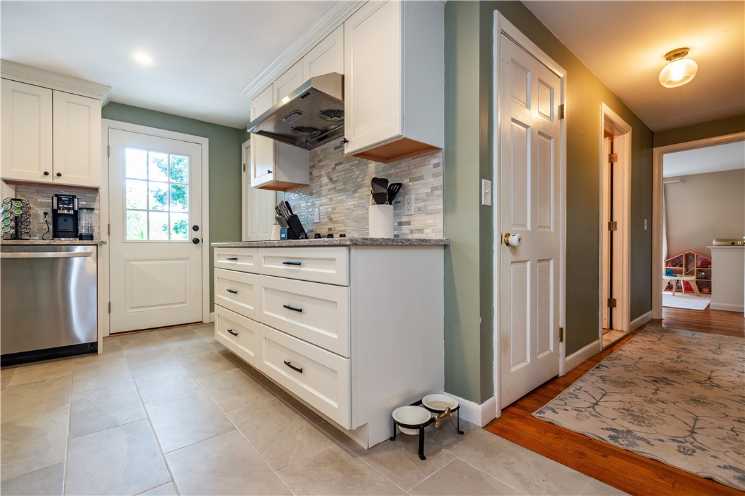 North Kingstown, Rhode Island 02852, United States, 3 Bedrooms Bedrooms, ,2 BathroomsBathrooms,Residential,Active,184870