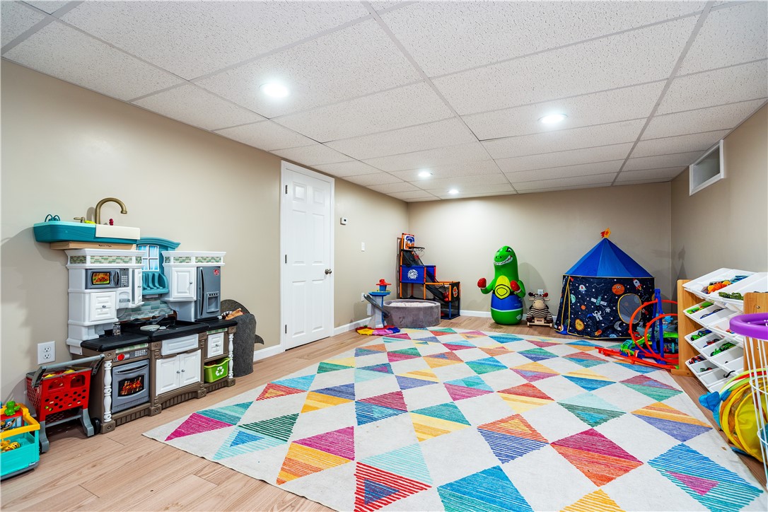 North Kingstown, Rhode Island 02852, United States, 3 Bedrooms Bedrooms, ,2 BathroomsBathrooms,Residential,Active,184870