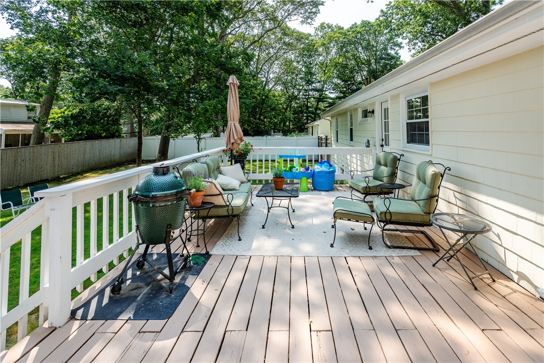 North Kingstown, Rhode Island 02852, United States, 3 Bedrooms Bedrooms, ,2 BathroomsBathrooms,Residential,Active,184870