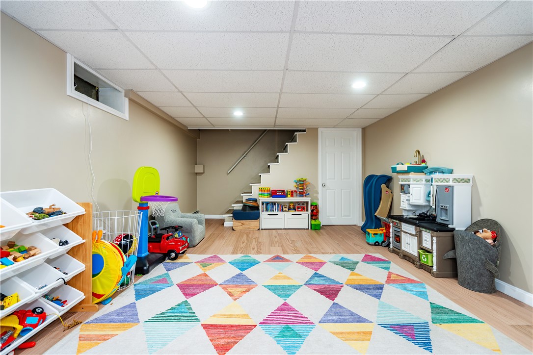 North Kingstown, Rhode Island 02852, United States, 3 Bedrooms Bedrooms, ,2 BathroomsBathrooms,Residential,Active,184870