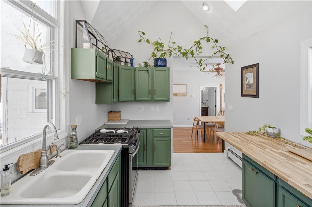 11 Heights Avenue