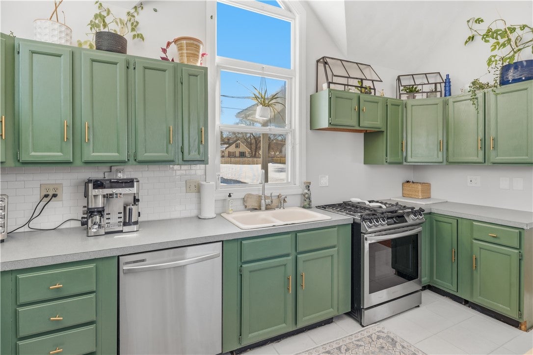 11 Heights Avenue