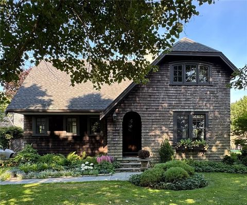 68 Sachuest Way Middletown RI 02842