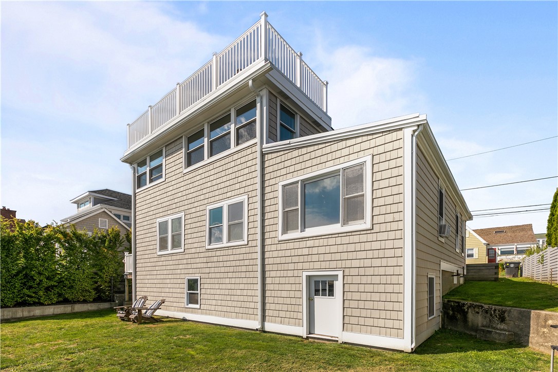 38 Aquidneck Avenue