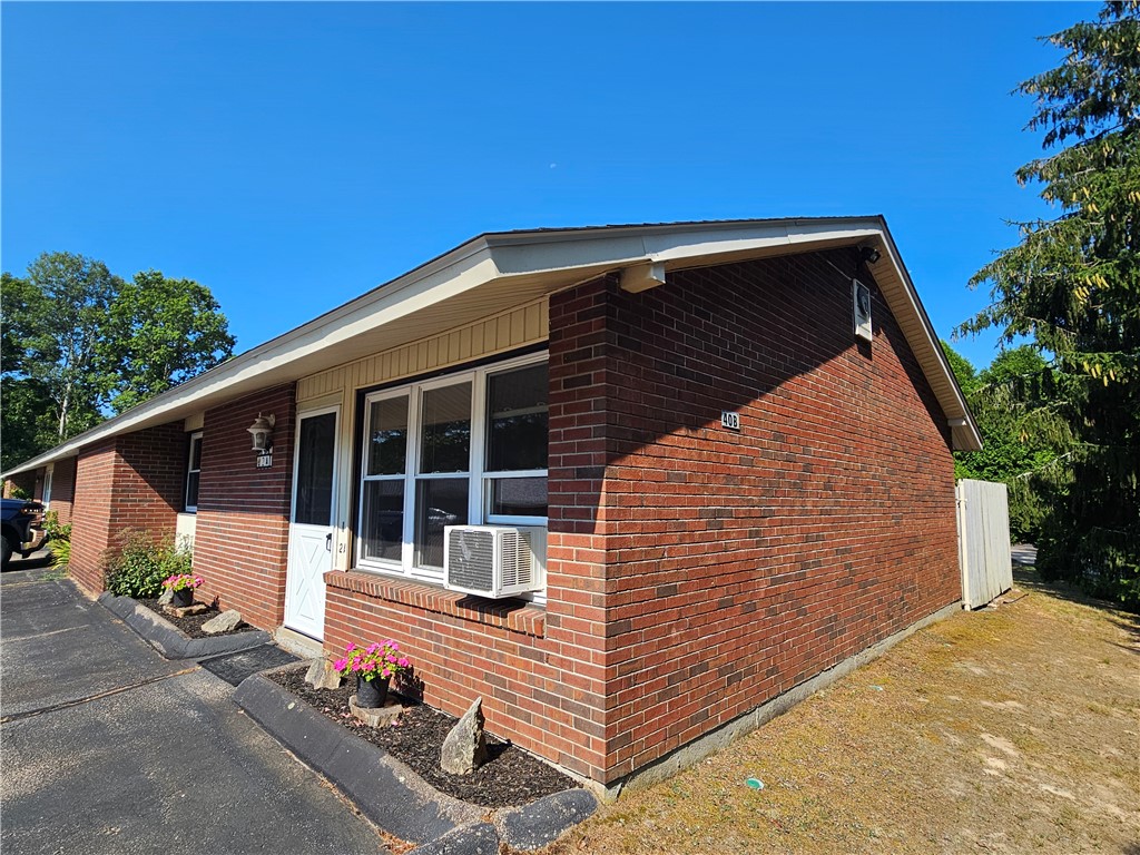 40 Kingsland Court 2A B