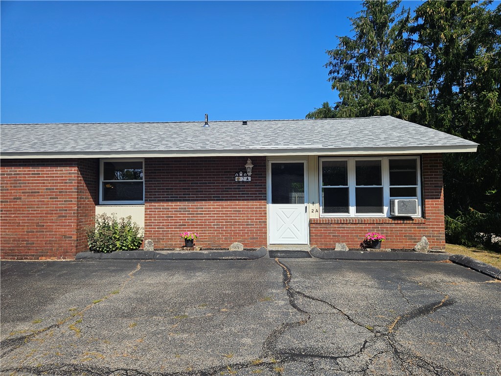 40 Kingsland Court 2A B