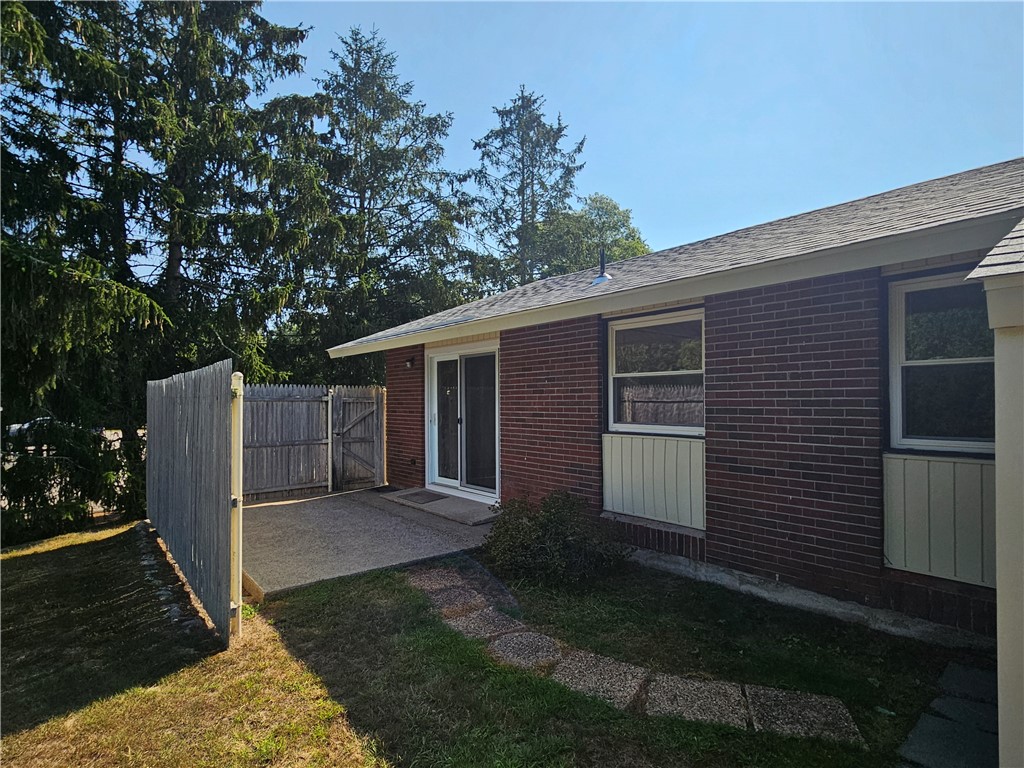 40 Kingsland Court 2A B