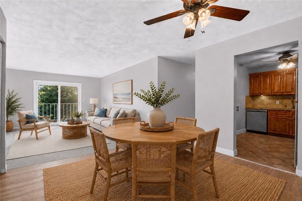 752 QUAKER LN APT A310, EAST GREENWICH, RI 02818 - Image 9b7b7fe54bf7c838b9adea6fc26a8de1/577937860