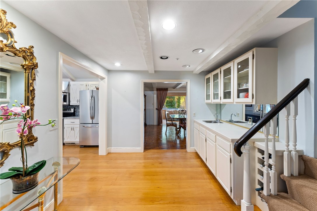 Cumberland, Rhode Island 02864, United States, 3 Bedrooms Bedrooms, ,4 BathroomsBathrooms,Residential,Pending,119332