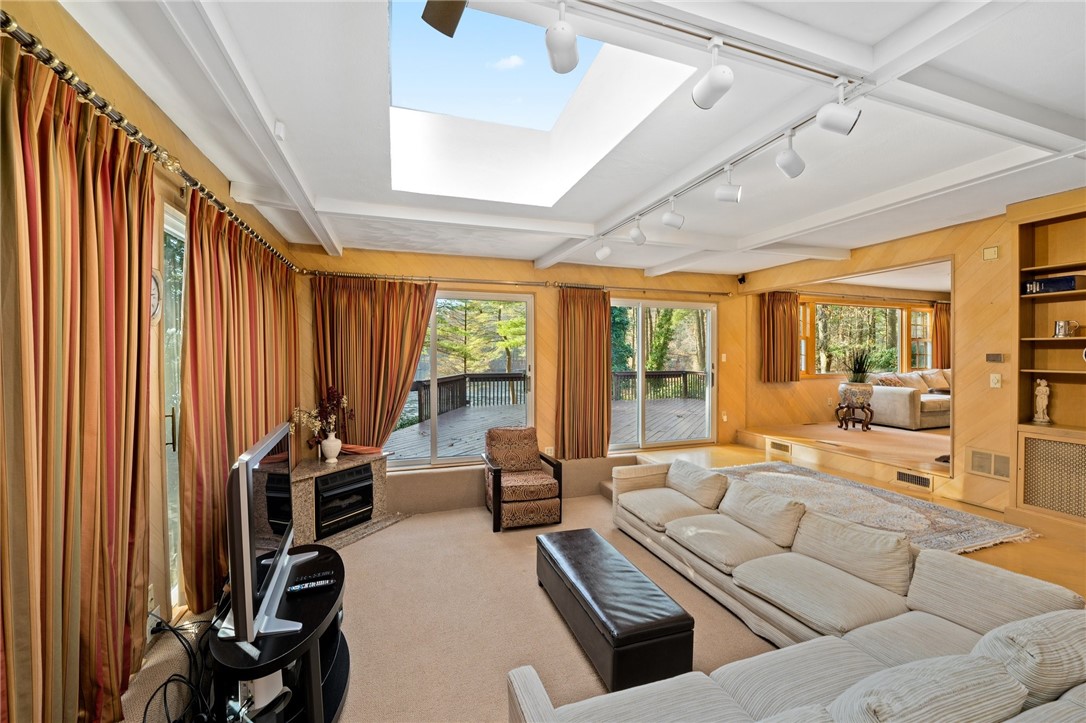 Cumberland, Rhode Island 02864, United States, 3 Bedrooms Bedrooms, ,4 BathroomsBathrooms,Residential,Pending,119332