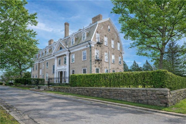 1 OAKWOOD TER APT 7, NEWPORT, RI 02840 - Image 9be6b3a2fedd10a29cc86ef648a0f0d1/2530430063