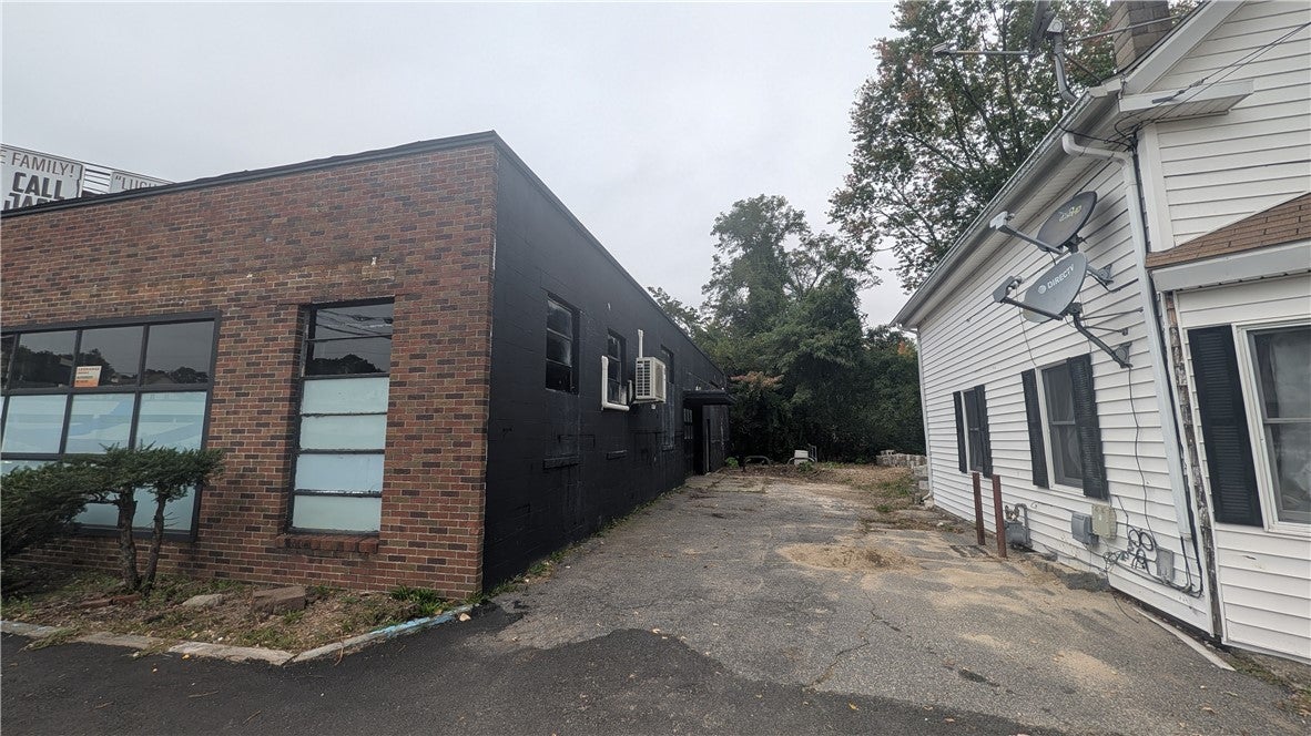 25 Pontiac Avenue