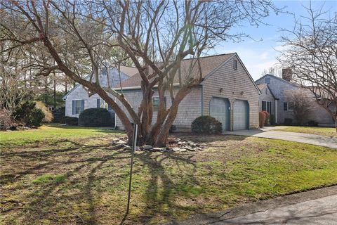 106 Oakland Farm Road, Portsmouth, RI 02871 - #: 1382058
