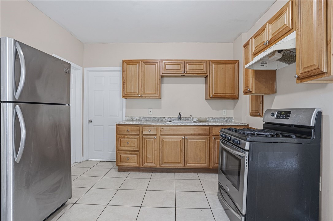 6 Bloomingdale Avenue