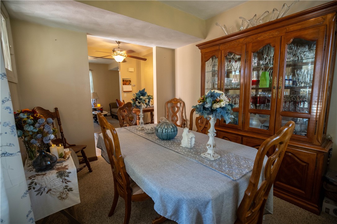 Warwick, Rhode Island 02888, United States, 3 Bedrooms Bedrooms, ,2 BathroomsBathrooms,Residential,Active,218462