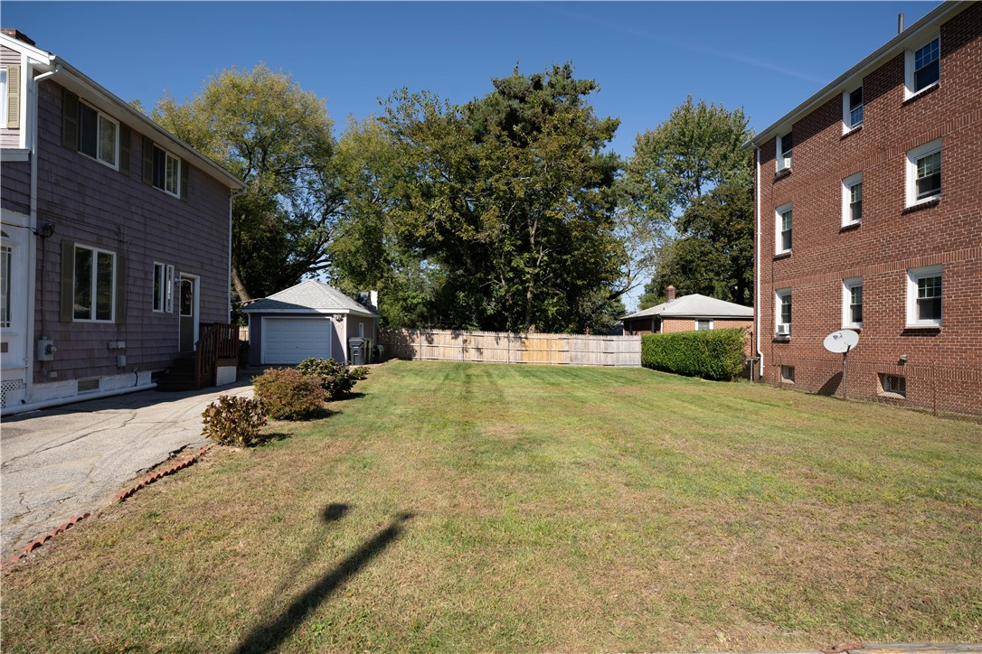 Warwick, Rhode Island 02888, United States, 3 Bedrooms Bedrooms, ,2 BathroomsBathrooms,Residential,Active,218462