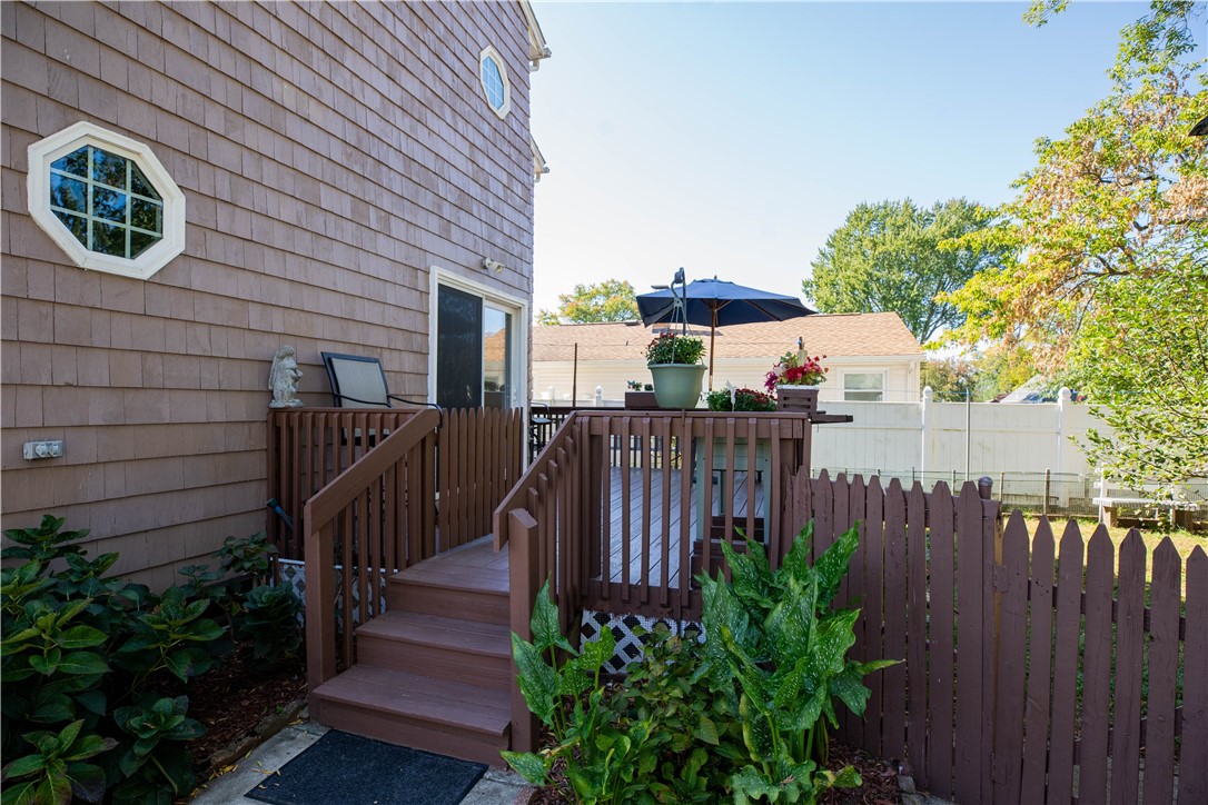 Warwick, Rhode Island 02888, United States, 3 Bedrooms Bedrooms, ,2 BathroomsBathrooms,Residential,Active,218462