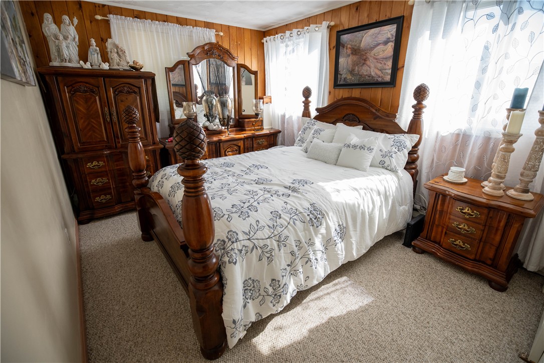 Warwick, Rhode Island 02888, United States, 3 Bedrooms Bedrooms, ,2 BathroomsBathrooms,Residential,Active,218462