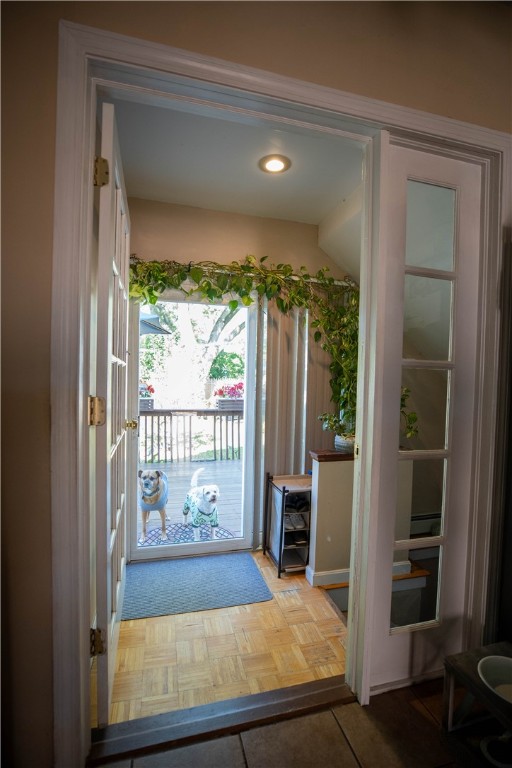 Warwick, Rhode Island 02888, United States, 3 Bedrooms Bedrooms, ,2 BathroomsBathrooms,Residential,Active,218462